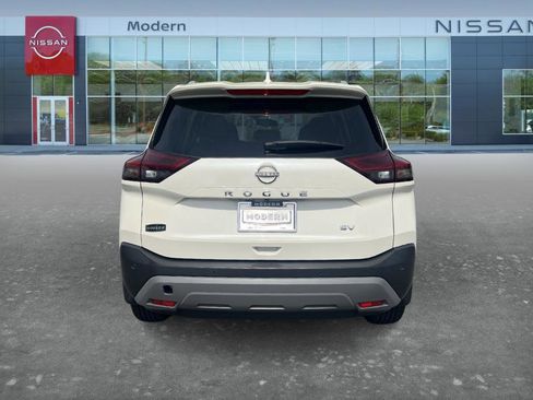 Used 2023 Nissan Rogue SV w/ SV Premium B Package image 6