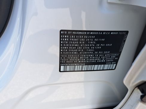 Used 2023 Volkswagen Tiguan SE R-Line FWD image 32