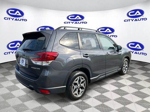 Used 2022 Subaru Forester Premium AWD/4WD image 3