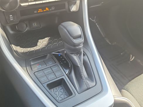 Certified 2025 Toyota RAV4 LE AWD/4WD image 29
