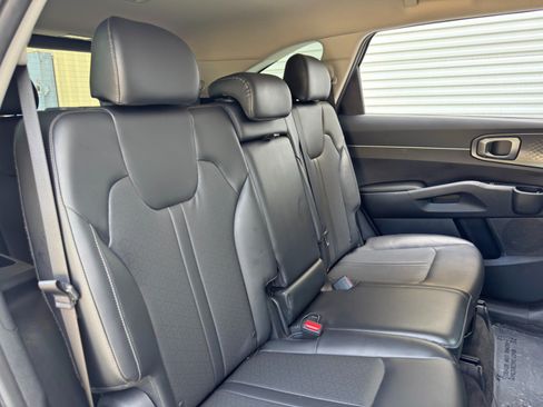 Used 2022 Kia Sorento S FWD image 34