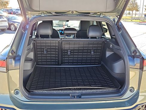 New 2026 Volkswagen Tiguan SE R-Line image 6