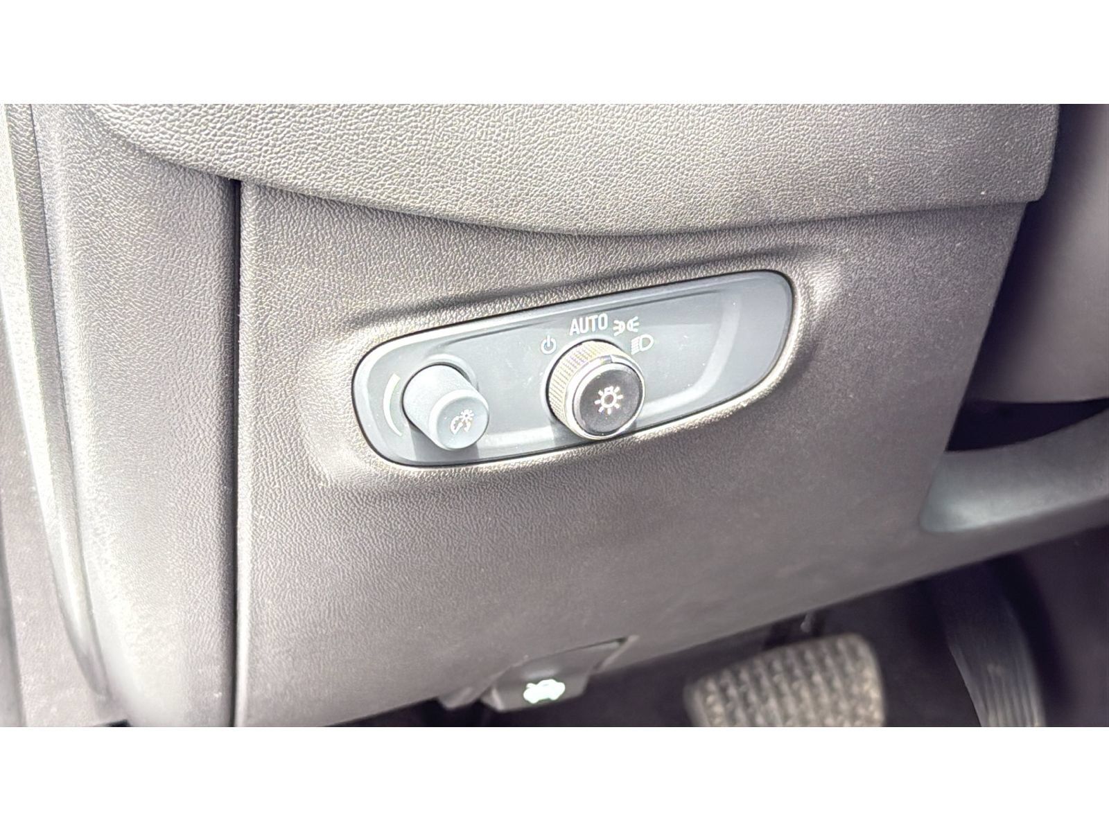Used 2024 Chevrolet Equinox LT FWD image 16