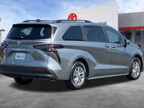 Certified 2026 Toyota Sienna XLE FWD image 5