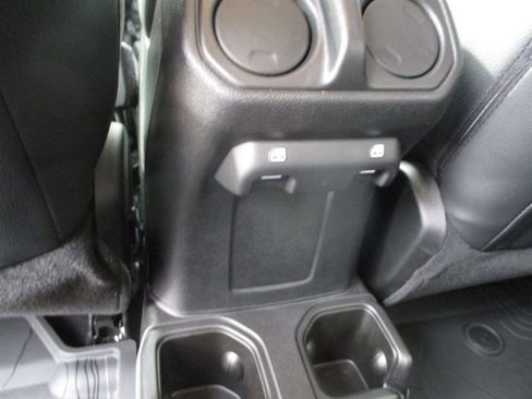 Used 2025 Jeep Wrangler Sport S image 14