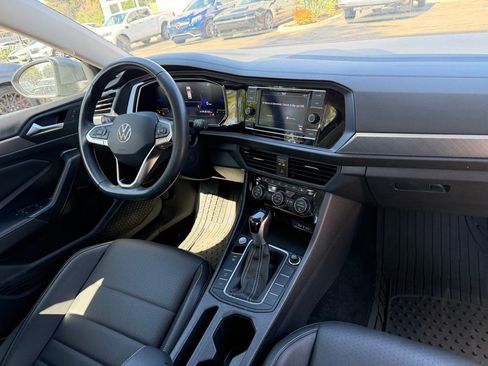 Used 2024 Volkswagen Jetta SE FWD image 15