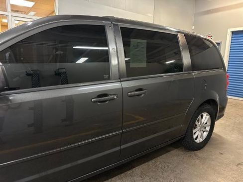 Used 2016 Dodge Grand Caravan SXT w/ Rear Park Assist Package image 8