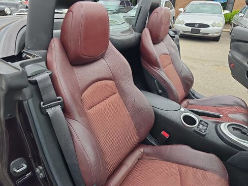 Used 2010 Nissan 370Z Touring w/ Sport Pkg RWD image 26