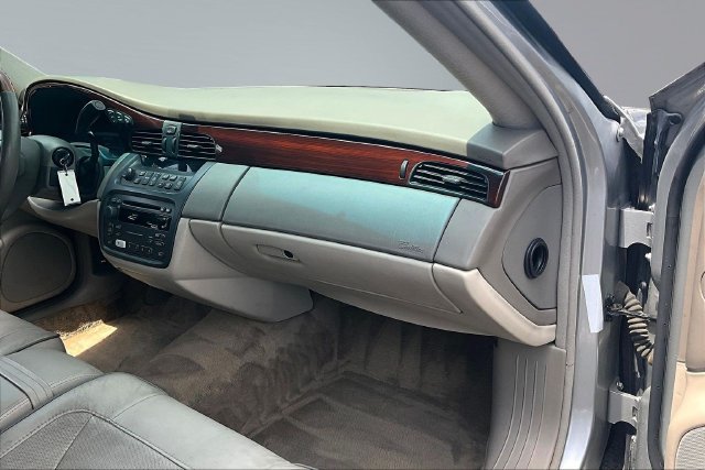 Used 2005 Cadillac De Ville w/ Limited Edition Package FWD image 25