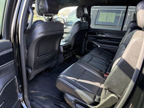 Used 2023 Jeep Wagoneer L Series II AWD/4WD image 11