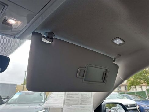 Used 2022 Volkswagen Atlas SE image 32