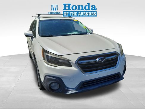 Used 2018 Subaru Outback 2.5i Touring w/ Popular Package #3 AWD/4WD image 2
