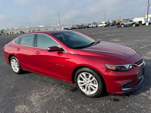 Used 2018 Chevrolet Malibu LT w/ Driver Confidence Package FWD image 3
