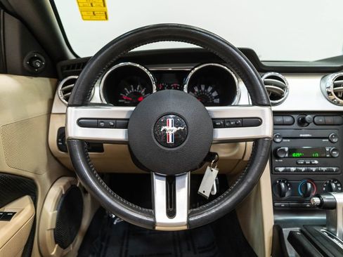 Used 2005 Ford Mustang Convertible RWD image 18