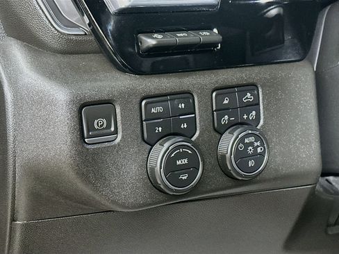Used 2024 Chevrolet Silverado 2500 LTZ w/ LTZ Premium Package AWD/4WD image 10
