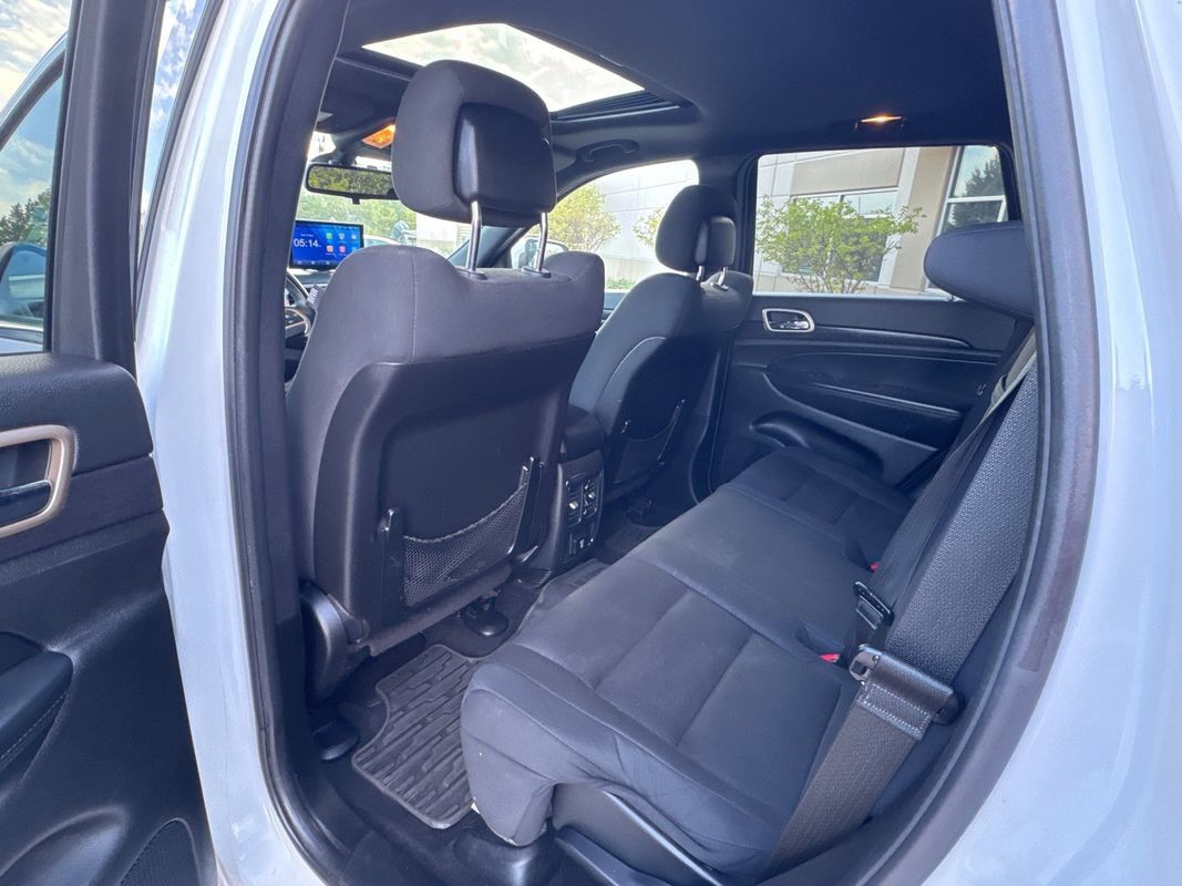 Used 2014 Jeep Grand Cherokee Laredo w/ Security & Convenience Group AWD/4WD image 24