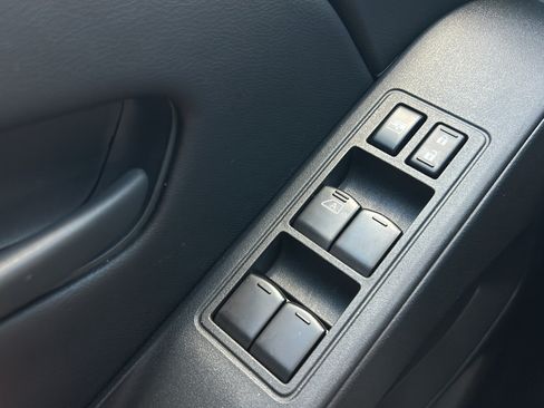 Used 2025 Nissan Frontier S RWD image 11