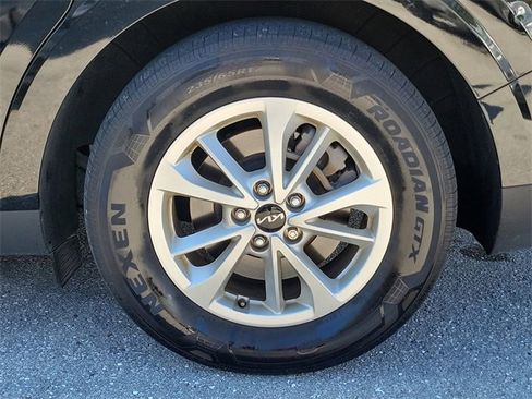 Certified 2024 Kia Carnival LX image 5