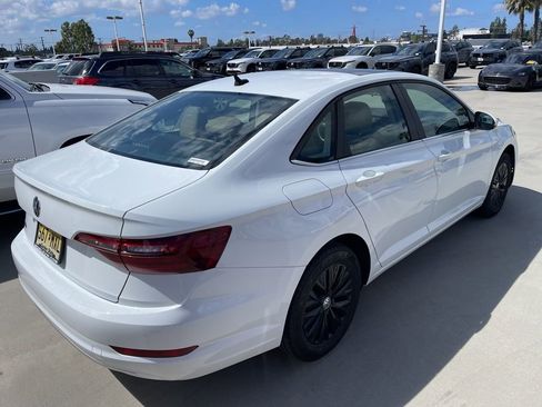 Used 2020 Volkswagen Jetta SE w/ SE Cold Weather Package image 3