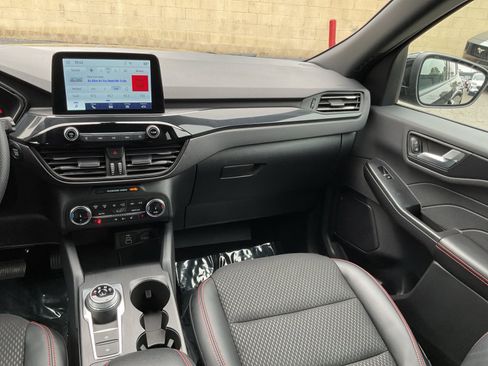 Used 2025 Ford Escape ST-Line Select image 17