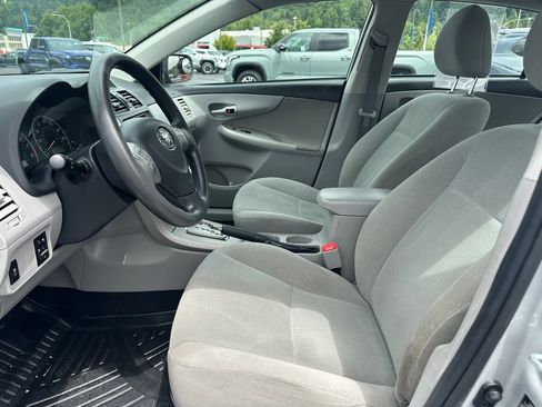Used 2013 Toyota Corolla LE FWD image 13