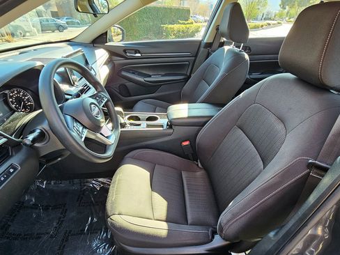 Used 2024 Nissan Altima 2.5 SV image 14