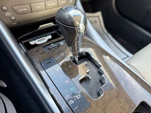 Used 2013 Lexus IS 250C w/ Luxury Pkg image 16