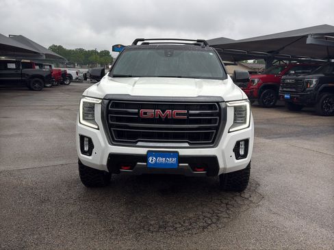 Used 2023 GMC Yukon XL AT4 w/ Technology Package AWD/4WD image 2