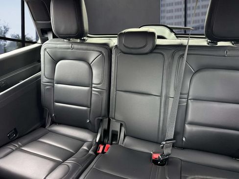 Used 2024 Lincoln Navigator Reserve AWD/4WD image 15
