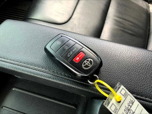 Used 2022 Toyota Tundra SR5 w/ SR5 Convenience Package image 14