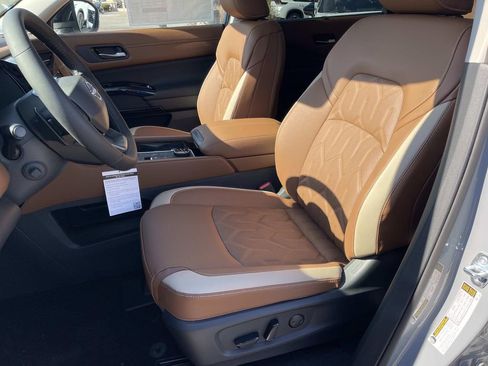 New 2026 Nissan Pathfinder Platinum AWD/4WD image 21