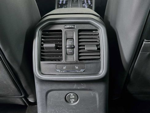 Certified 2026 Porsche Macan AWD/4WD image 26