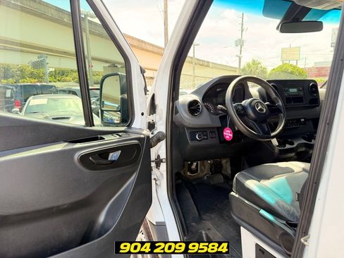 Used 2019 Mercedes-Benz Sprinter 2500 image 17