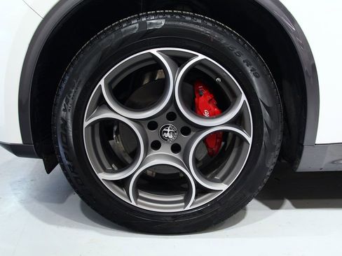Used 2024 Alfa Romeo Stelvio Ti image 18