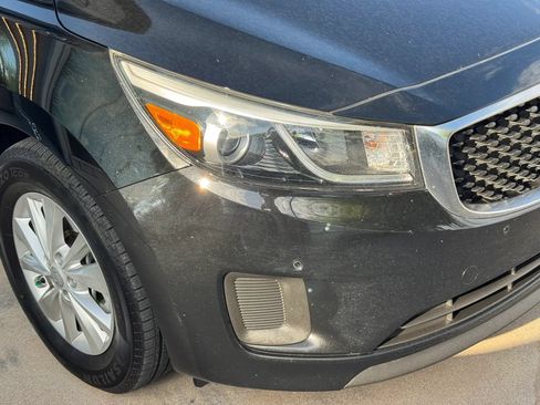 Used 2017 Kia Sedona LX w/ LX Essentials Premium Package FWD image 41