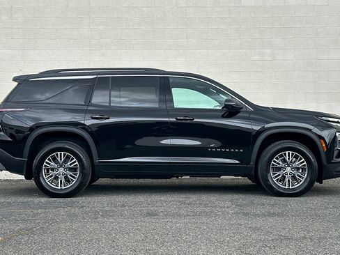 Used 2026 Chevrolet Traverse LT w/ Driver Confidence Package FWD image 3