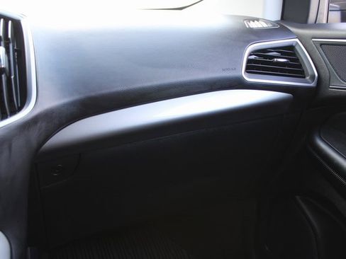 Used 2021 Ford Edge SE image 27