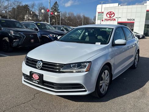 Used 2017 Volkswagen Jetta S image 3