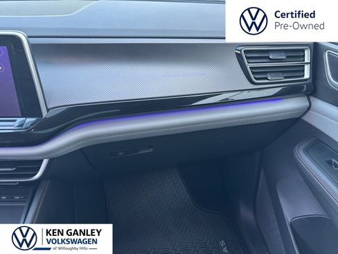 Used 2024 Volkswagen Atlas Peak Edition SE AWD/4WD image 17