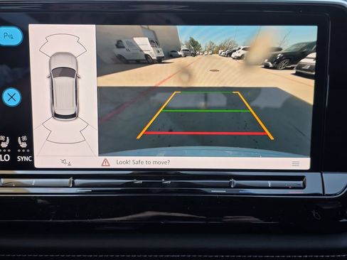 New 2026 Volkswagen Atlas Cross Sport SE image 14