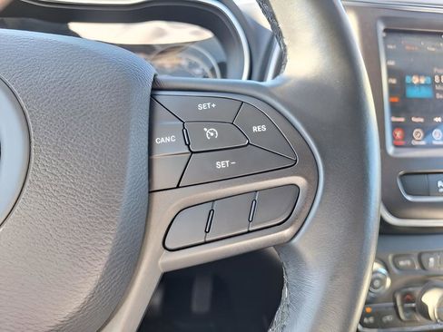 Used 2019 Jeep Cherokee Trailhawk image 19