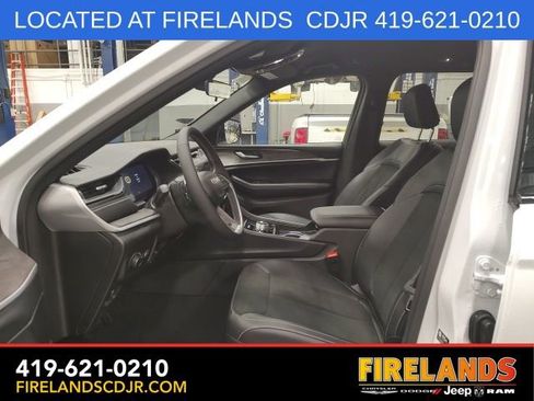 New 2026 Jeep Grand Cherokee Altitude AWD/4WD image 10
