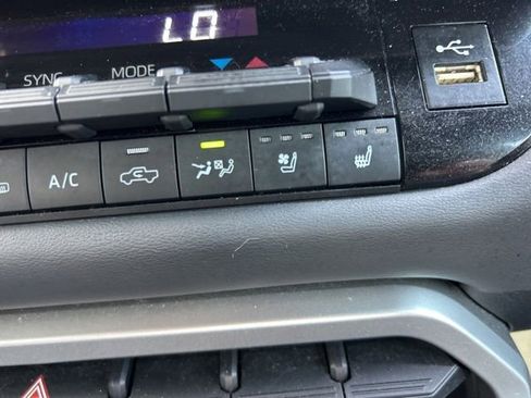 Used 2024 Toyota Tundra Platinum AWD/4WD image 18