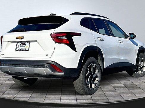 Used 2024 Chevrolet Trax LT image 2