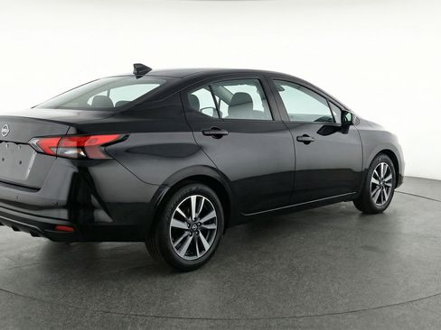 Used 2025 Nissan Versa SV image 9