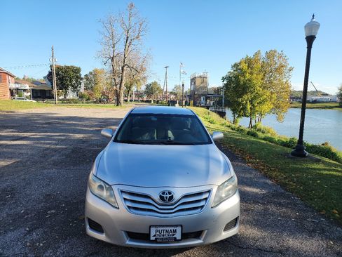 Used 2010 Toyota Camry SE image 8