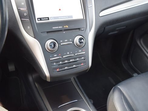 Used 2017 Lincoln MKC Select w/ Select Plus Package AWD/4WD image 16
