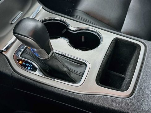 Used 2021 Jeep Grand Cherokee Limited RWD image 16