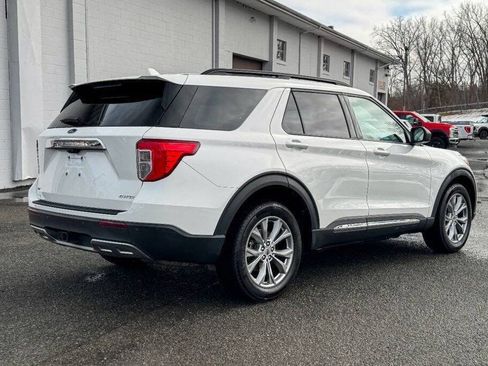 Used 2022 Ford Explorer XLT w/ Equipment Group 202A AWD/4WD image 3