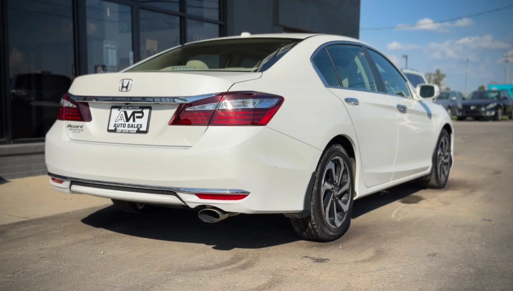 Used 2017 Honda Accord EX-L image 2